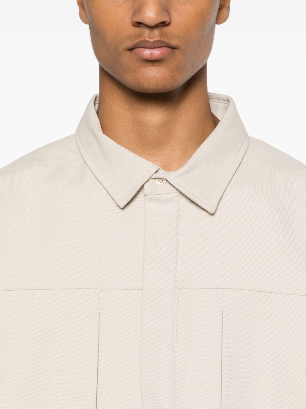 Camicia Duty in bianco di ENTIRE STUDIOS - Unisex 
