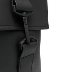 Zaino impermeabile con logo goffrato in nero Rains - unisex 