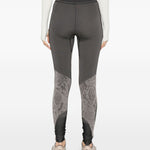 Leggingsi con stampa serpente in nero Adidas by stella mc cartney - donna 