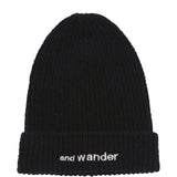 Berretto con logo ricamato in nero And wander - uomo 