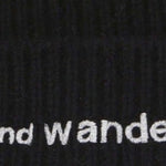Berretto con logo ricamato in nero And wander - uomo 