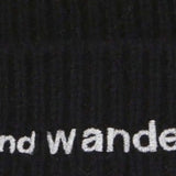 Berretto con logo ricamato in nero And wander - uomo 