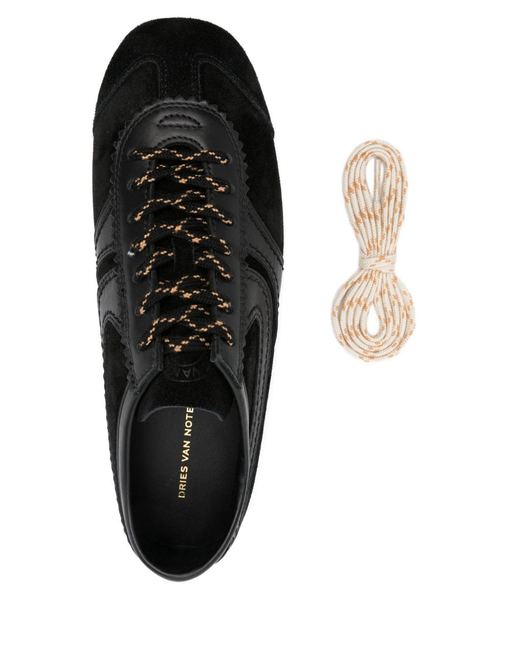 Sneakers in pelle con finiture in suede in nero 
