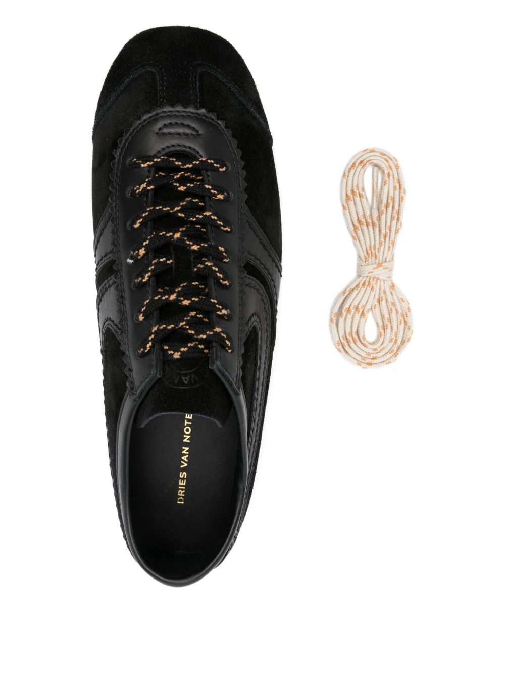 Sneakers in pelle con finiture in suede in nero 