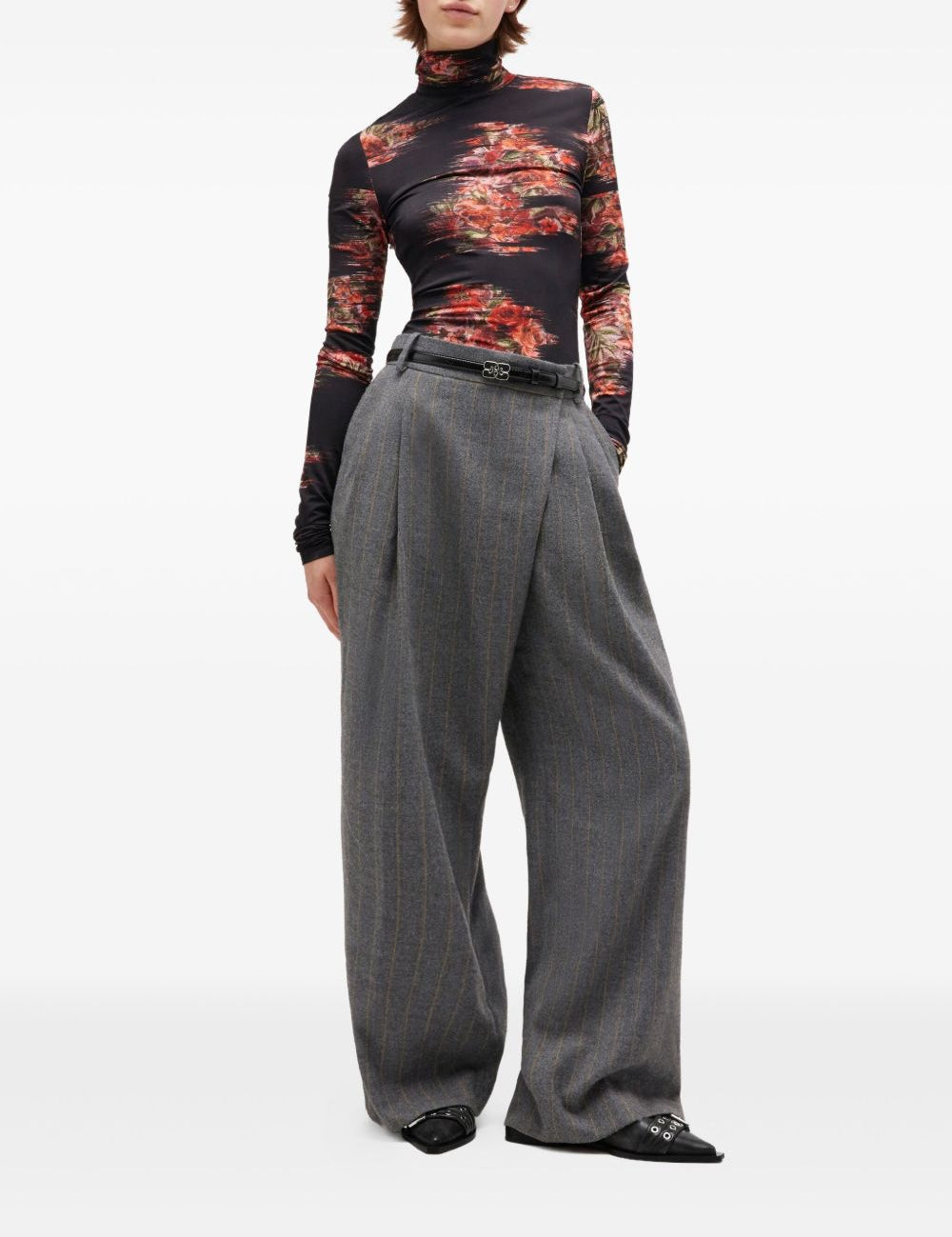 Pantaloni gessati con pieghe in grigio Ganni - donna 