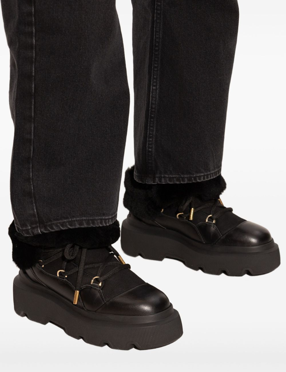 Stivaletti con plateau e lacci in nero Inuikii - donna 