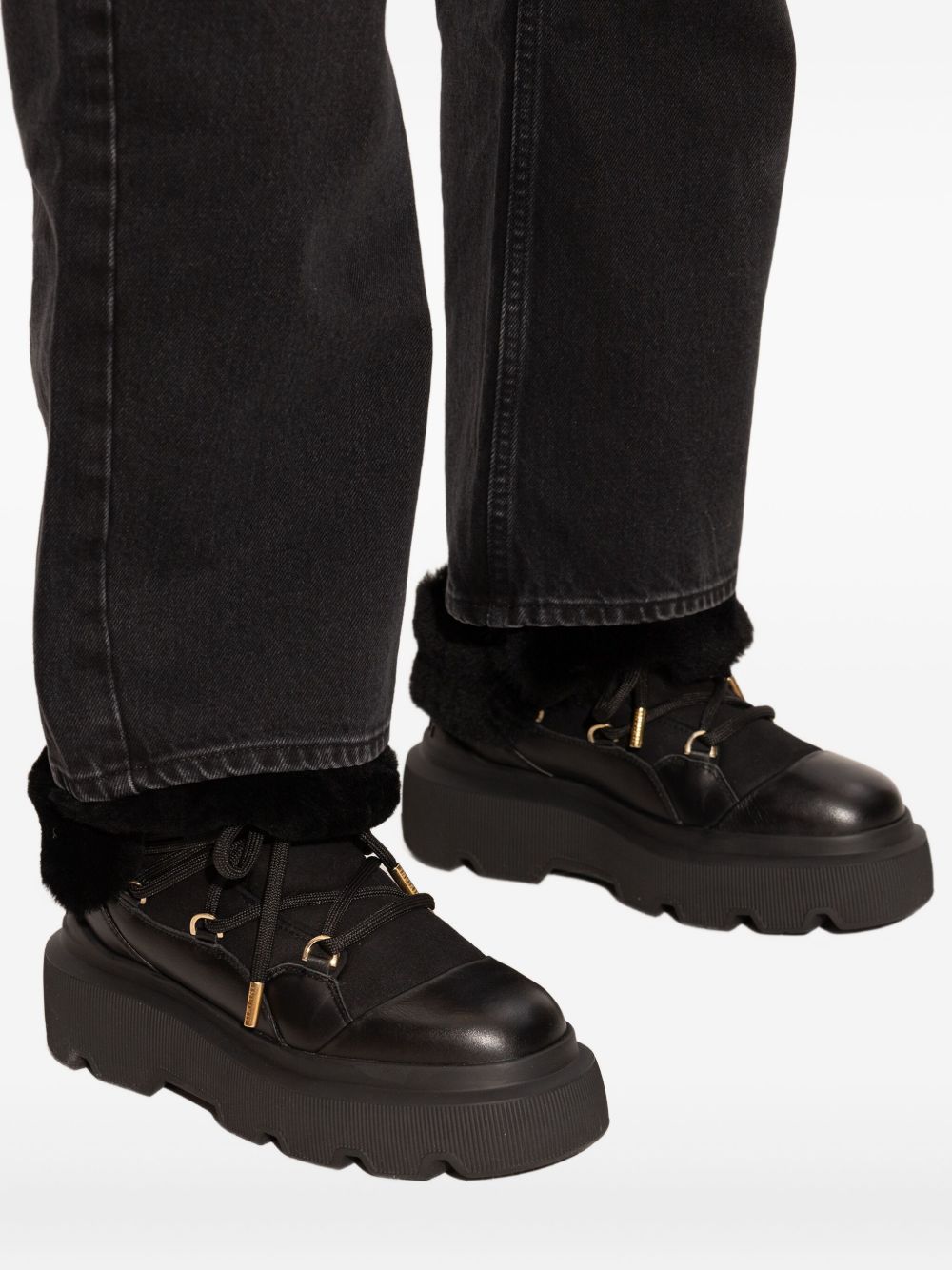 Stivaletti con plateau e lacci in nero Inuikii - donna 