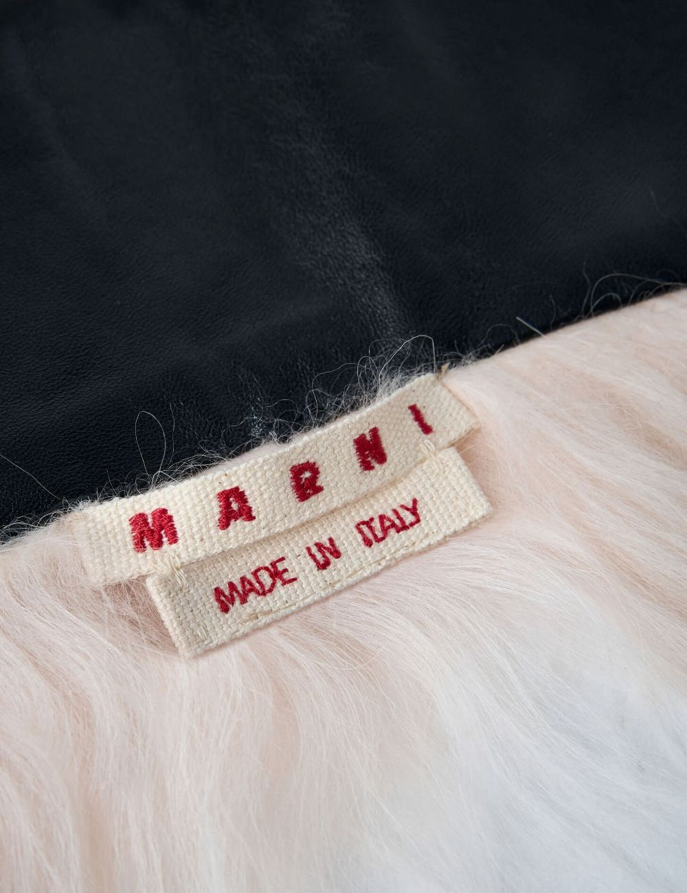 Collare in shearling con laccetti  in rosa Marni - donna<BR/> 
