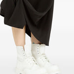 Stivaletti alti con lacci in bianco MM6 x Dr. Martens - donna 