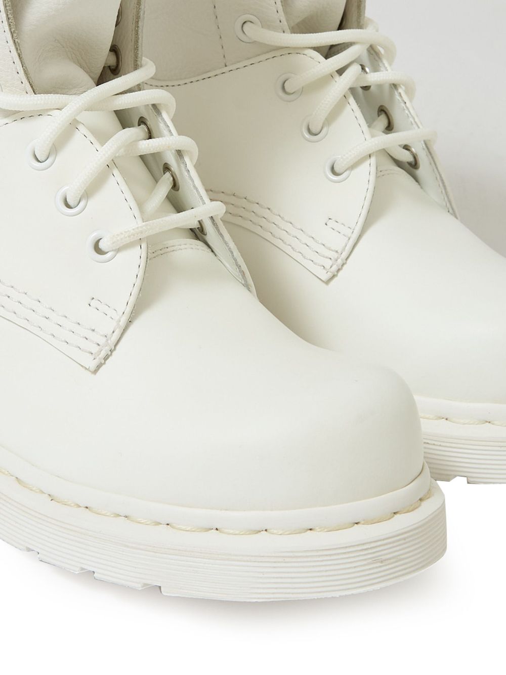 Stivaletti alti con lacci in bianco MM6 x Dr. Martens - donna 