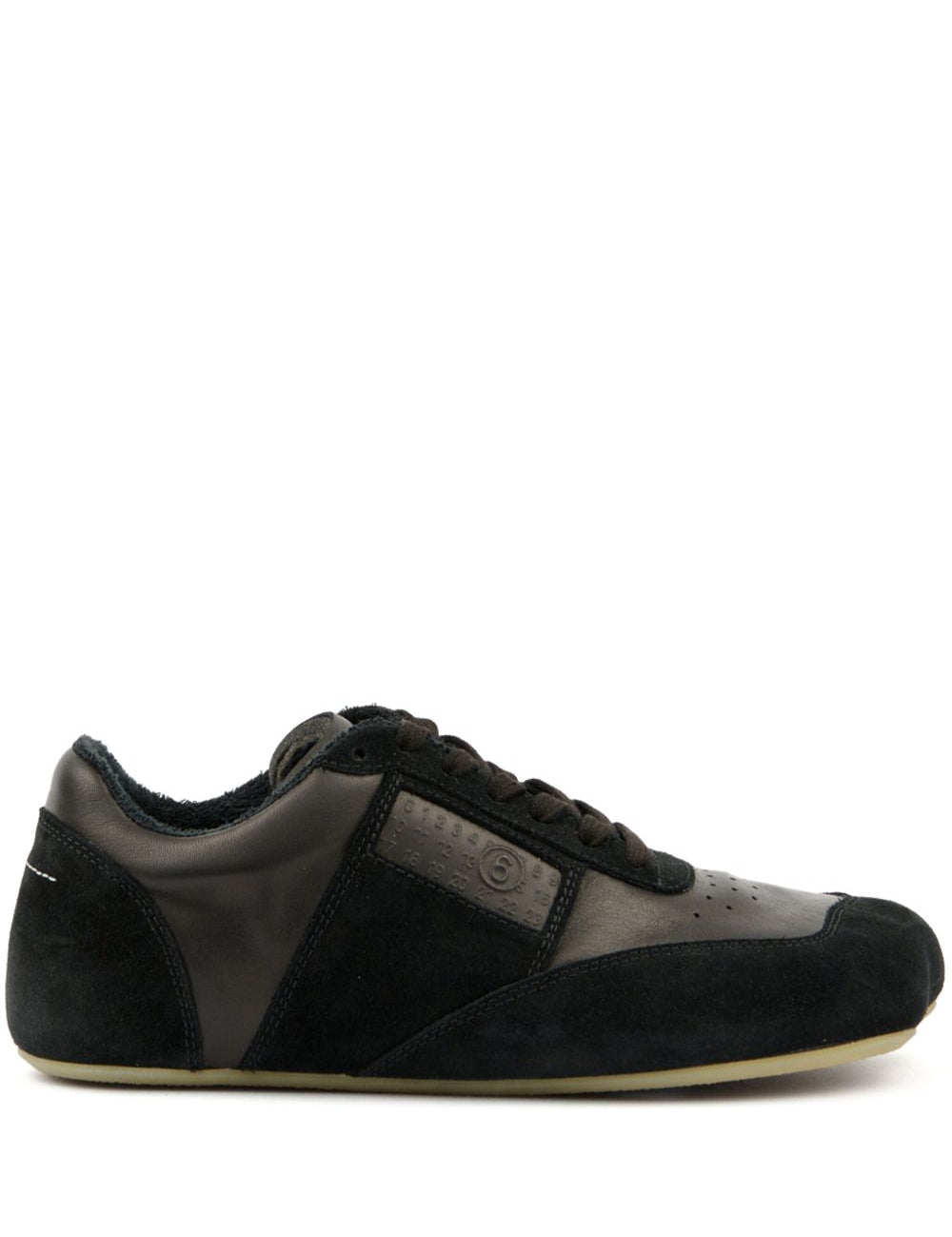 Sneakers con grafica numerica in nero 