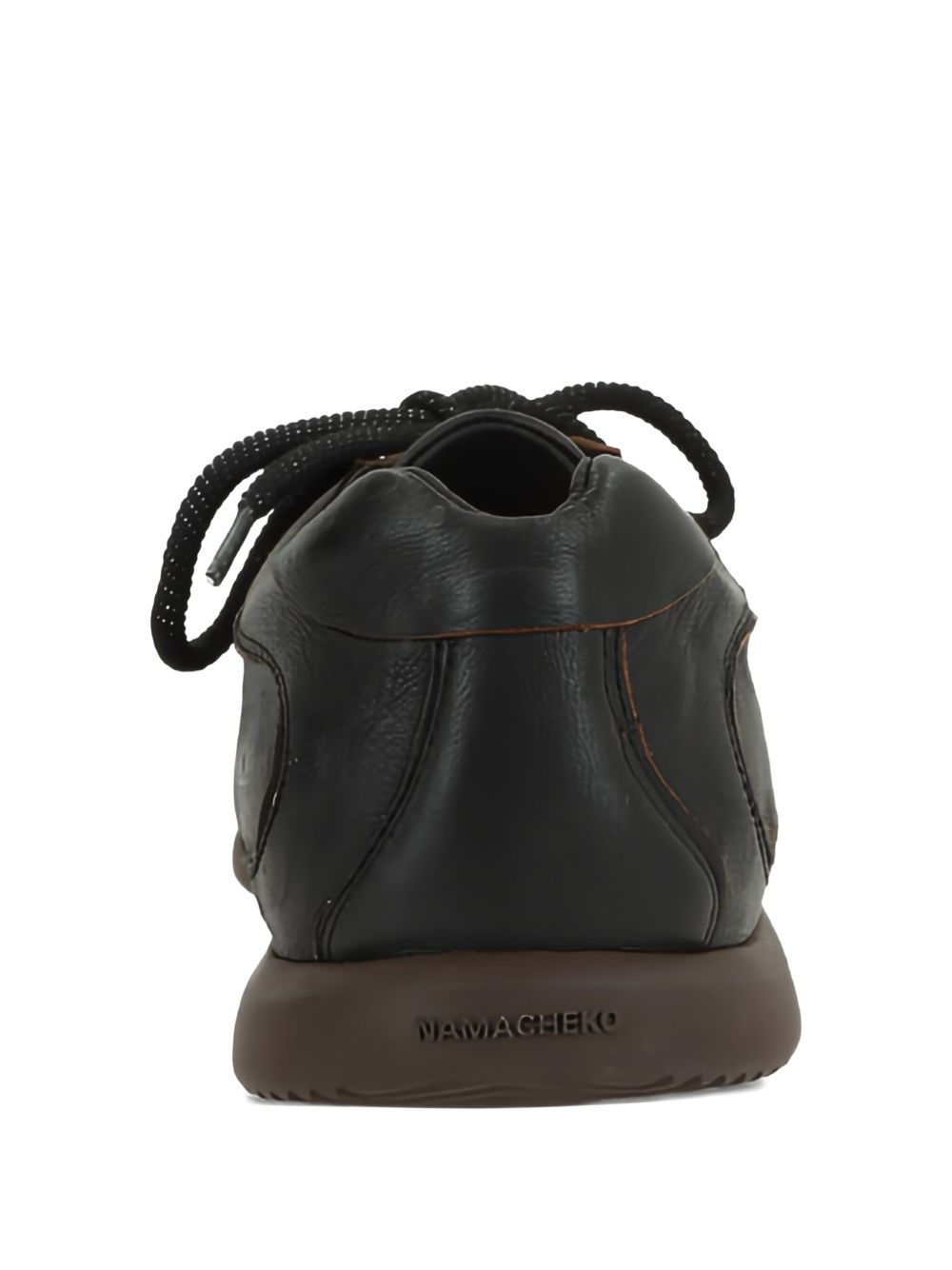 Sneakers in pelle con lacci in nero 