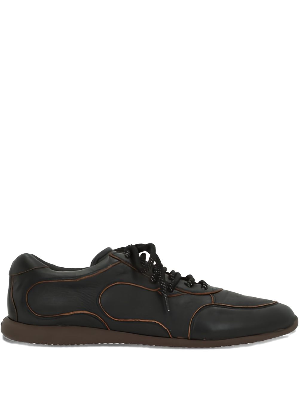 Sneakers in pelle con lacci in nero 