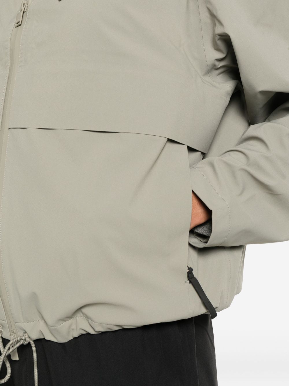 Giacca con cappuccio e zip in grigio Rains - donna 