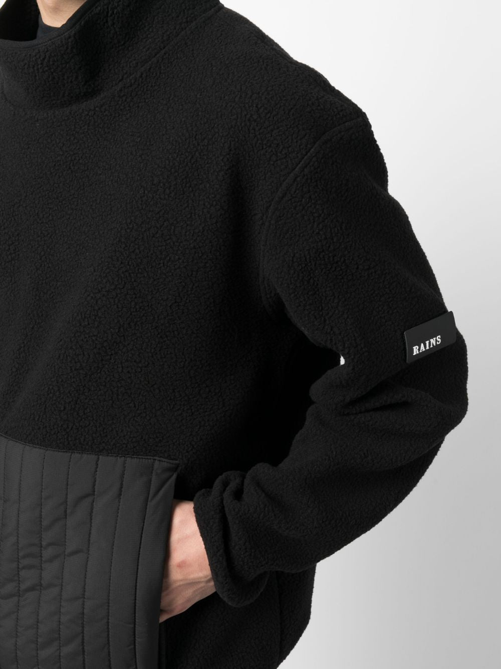 Felpa in pile a collo alto in nero Rains - uomo 