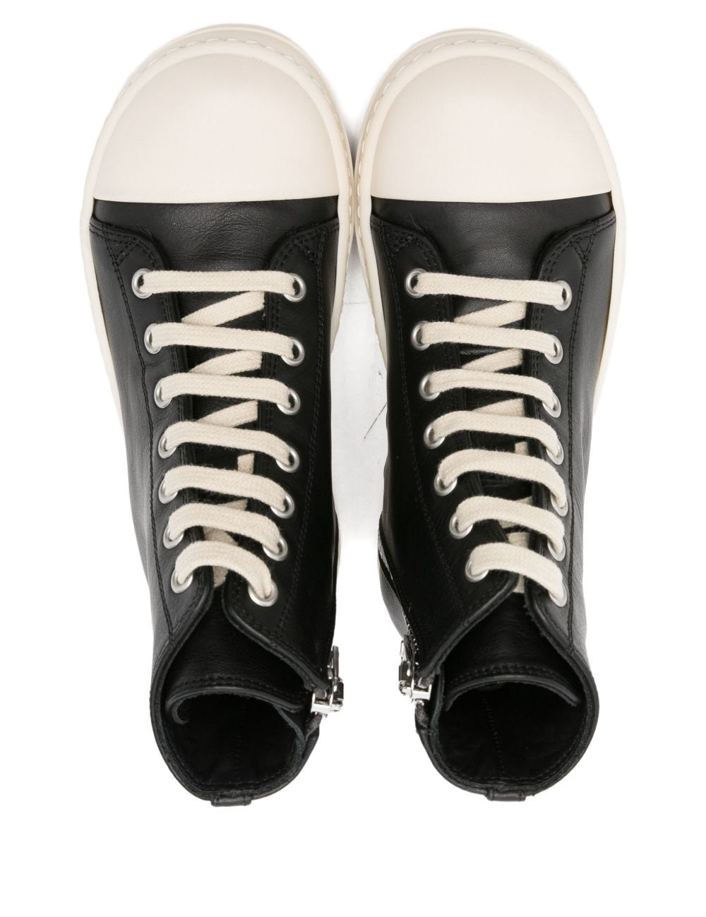 Sneakers con lacci in nero 