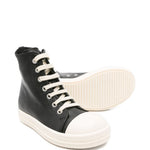 Sneakers con lacci in nero 