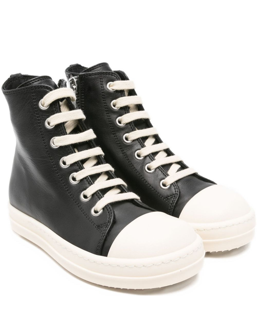 Sneakers con lacci in nero 