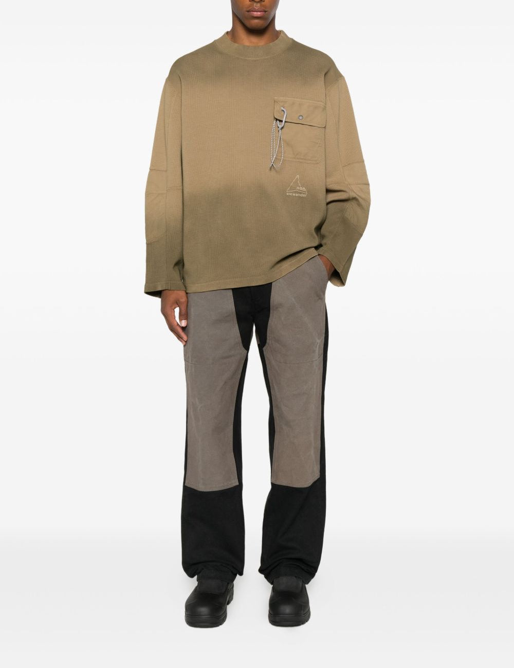 T-shirt con fantasia tie dye in marrone ROA x And Wander - uomo 