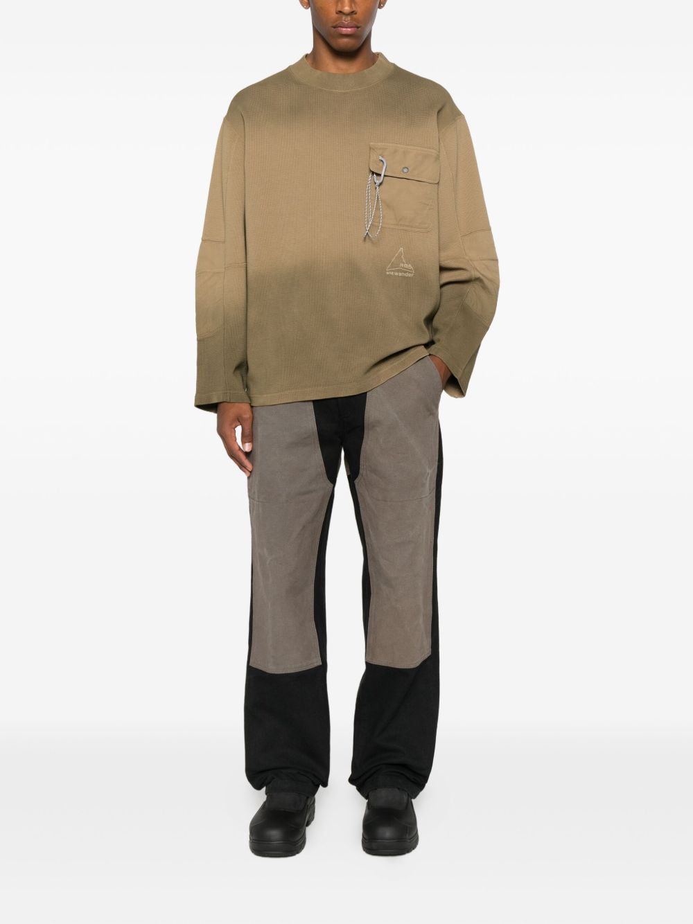 T-shirt con fantasia tie dye in marrone ROA x And Wander - uomo 