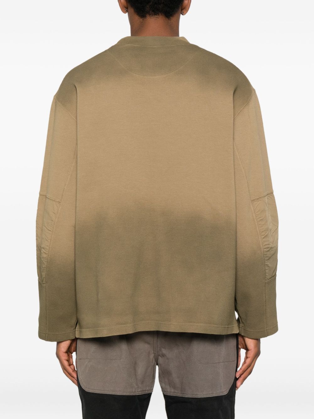 T-shirt con fantasia tie dye in marrone ROA x And Wander - uomo 