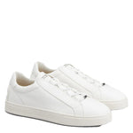 Sneakers basse in pelle scamosciata in bianco 