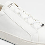 Sneakers basse in pelle scamosciata in bianco 