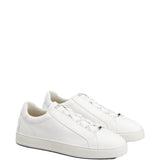 Sneakers basse in pelle scamosciata in bianco 