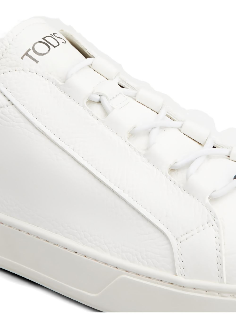 Sneakers basse in pelle scamosciata in bianco 
