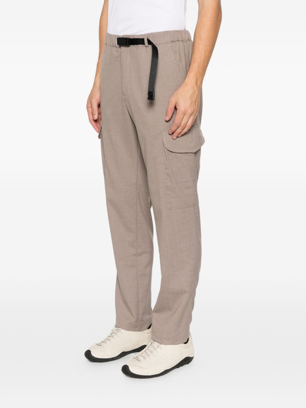 Pantaloni cargo con tasche in grigio Whitesand - uomo 