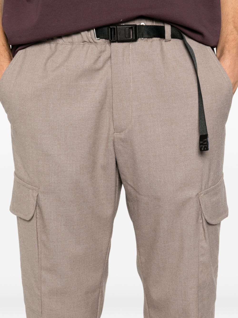 Pantaloni cargo con tasche in grigio Whitesand - uomo 