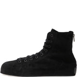 Sneakers con lacci e zip in nero 