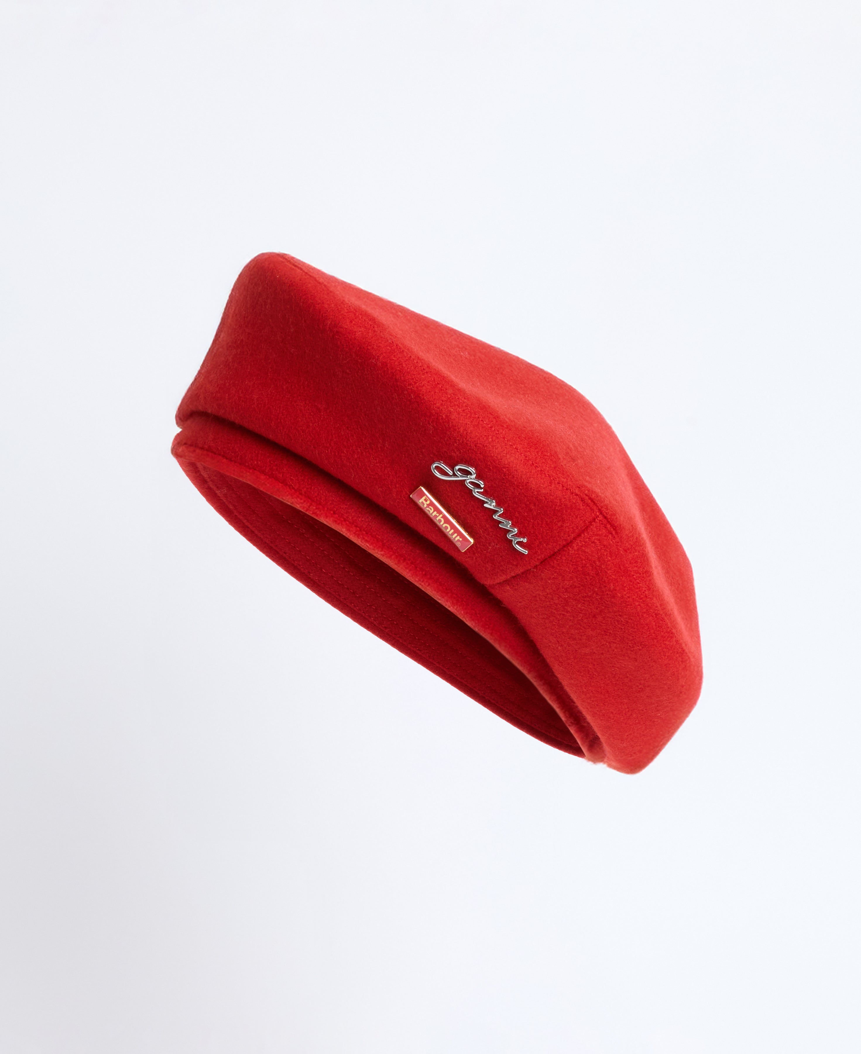 Basco con logo in rosso 