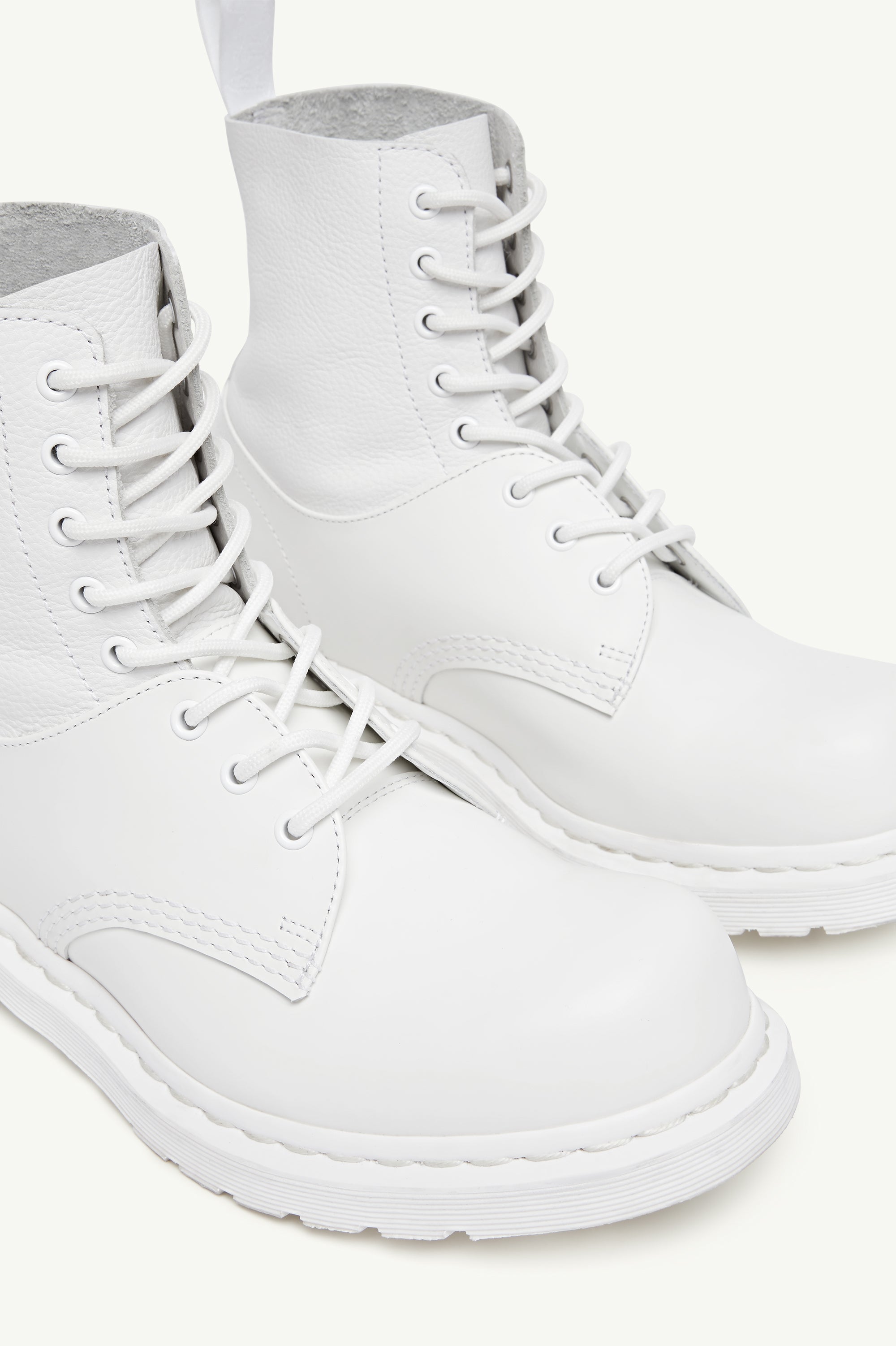 Stivaletti alti con lacci in bianco MM6 x Dr. Martens - donna 