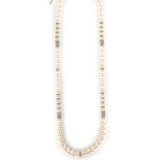 Collana di perle con chiusura floreale 