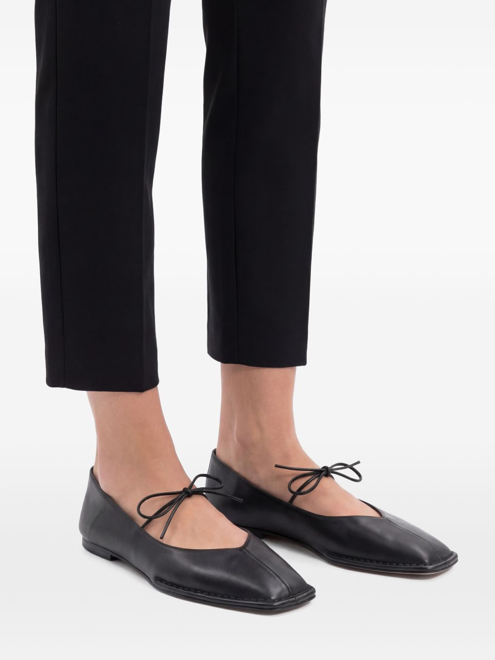 Ballerine Sway con punta quadra in nero 
