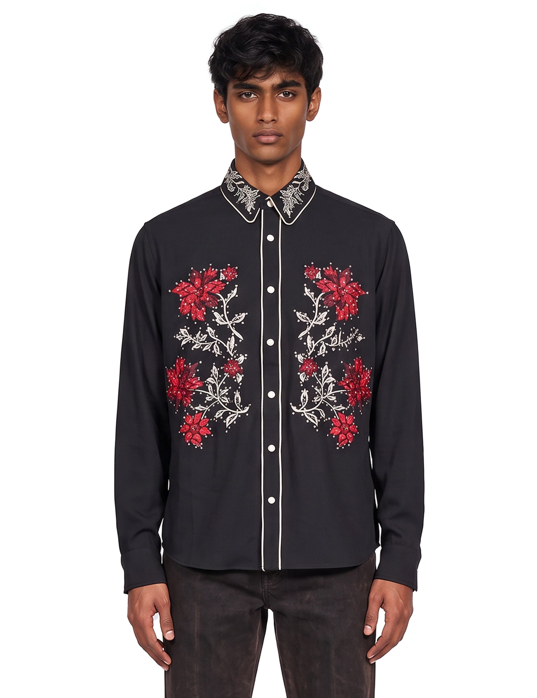 Camicia con fiori ricamati in nero 
