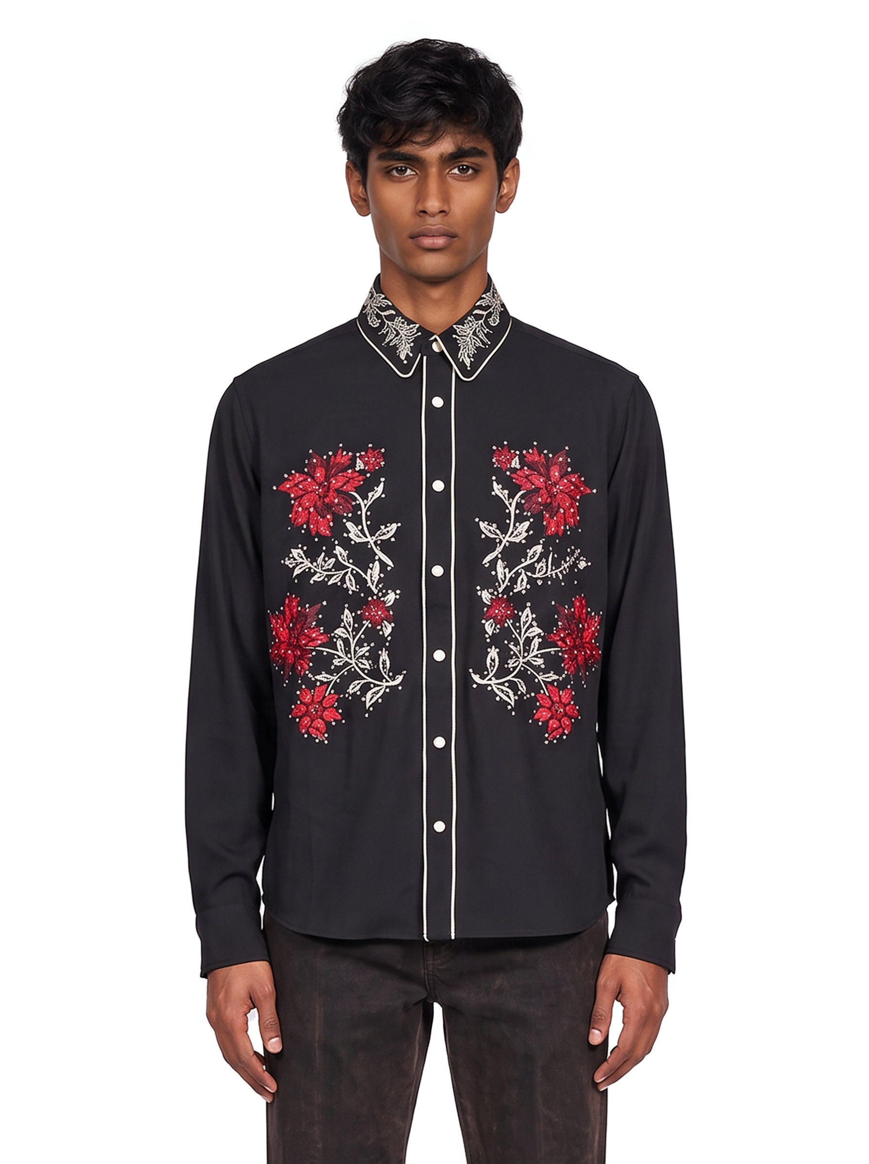 Camicia con fiori ricamati in nero 