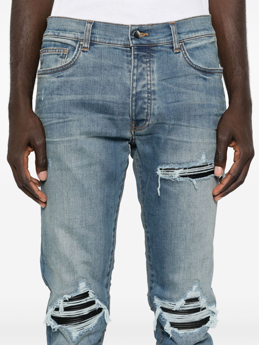 Jeans con strappi in blu 
