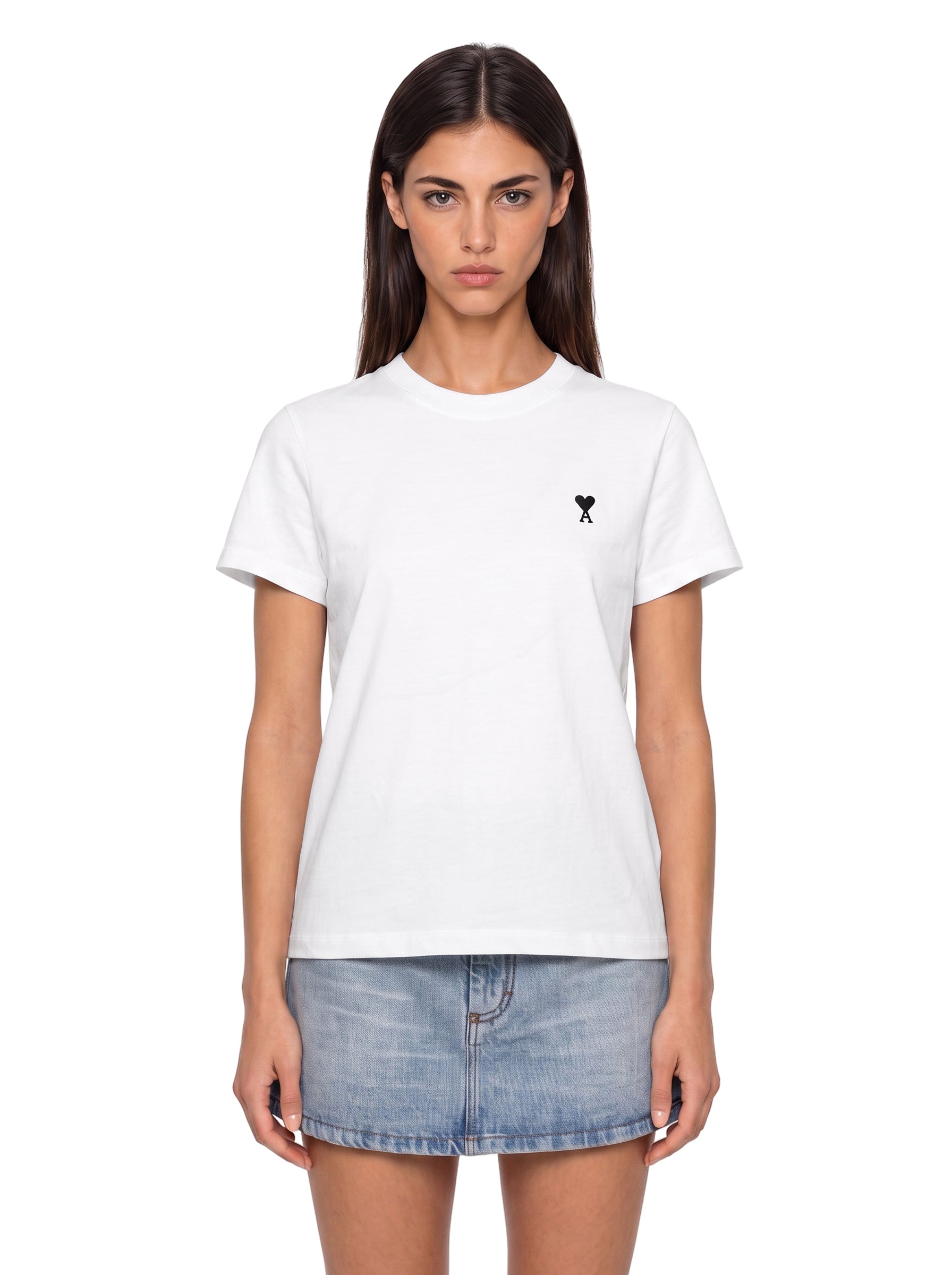 T-shirt con ricamo a cuore in bianco 