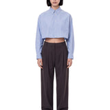 Camicia crop con logo in celeste 