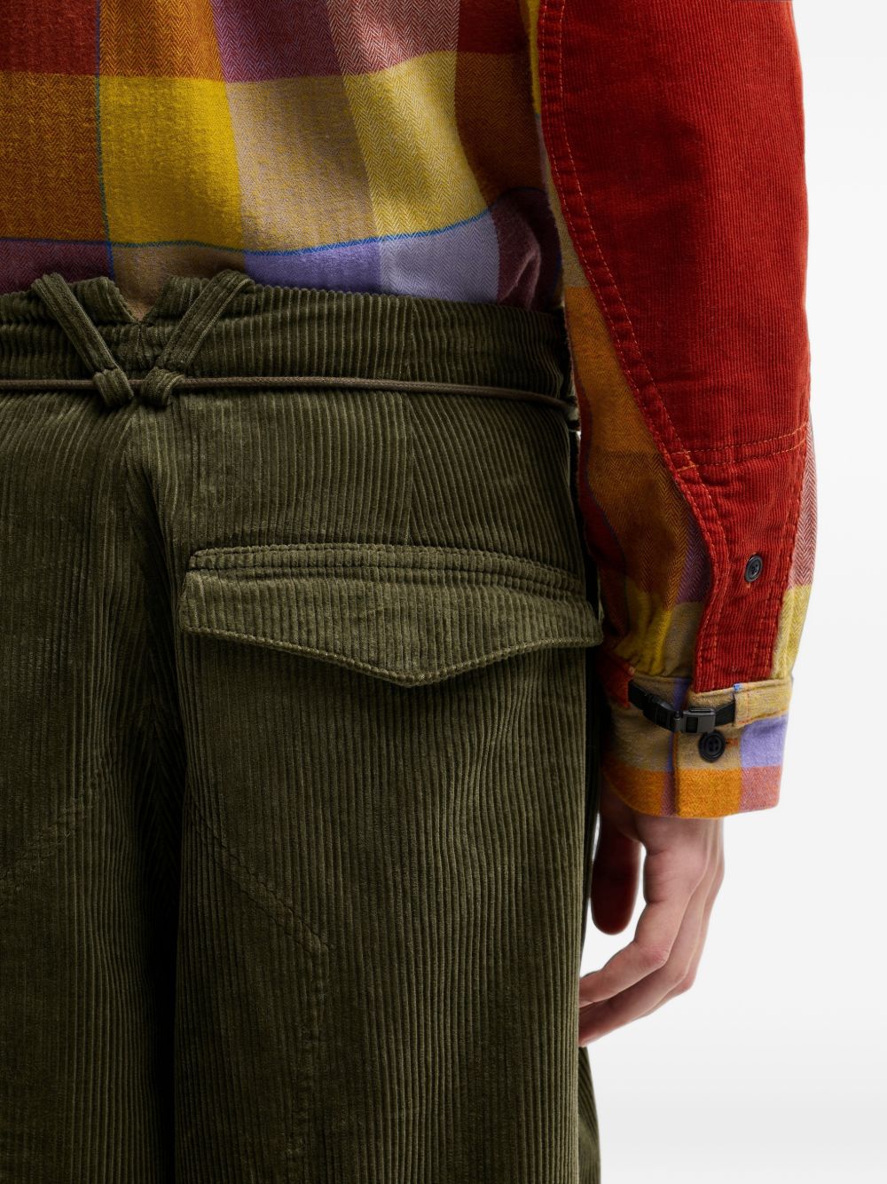 Pantaloni oversize a coste sottili in verde 