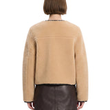 Giacca in montone con abbottonatura in beige 