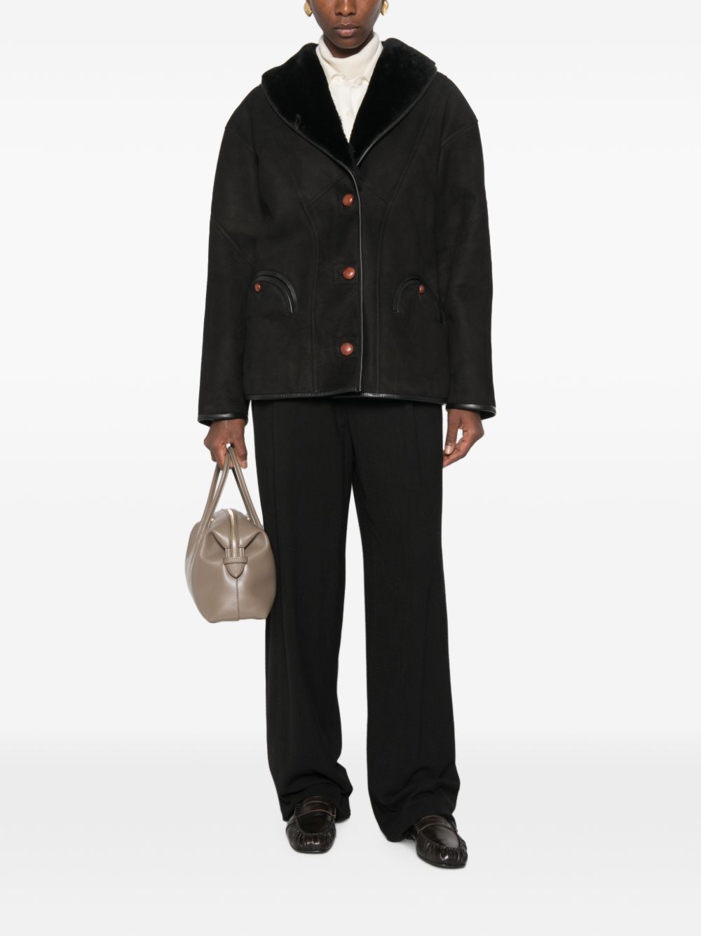 Giacca in shearling con le tasche in nero 