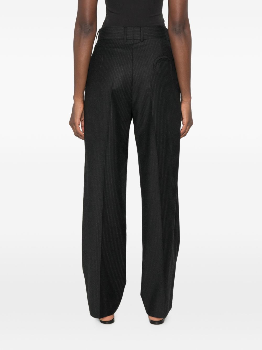 Pantaloni gessati con pieghe in nero 