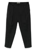 Pantaloni con pieghe frontali in nero