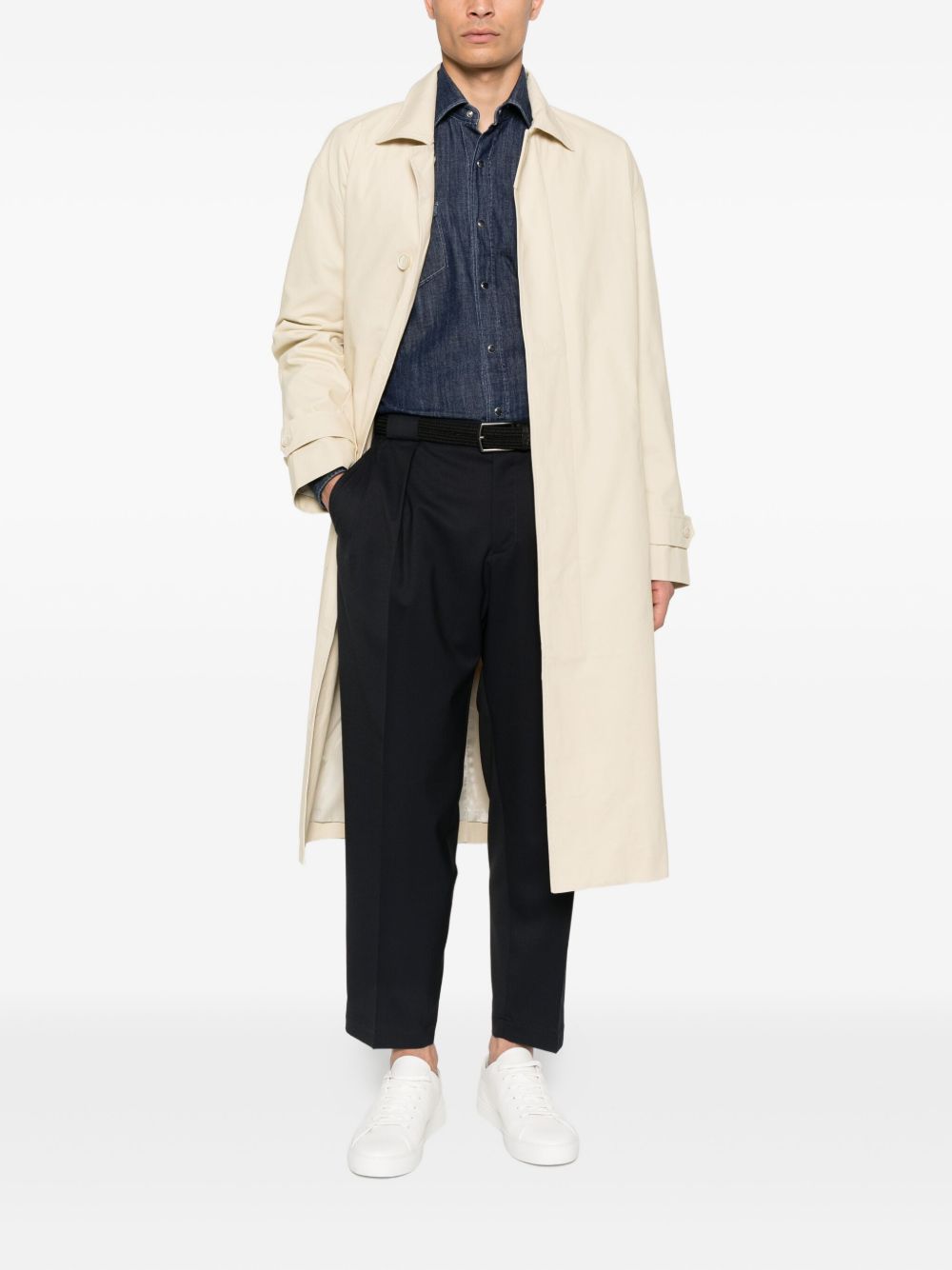 Pantaloni con pieghe frontali in blu 