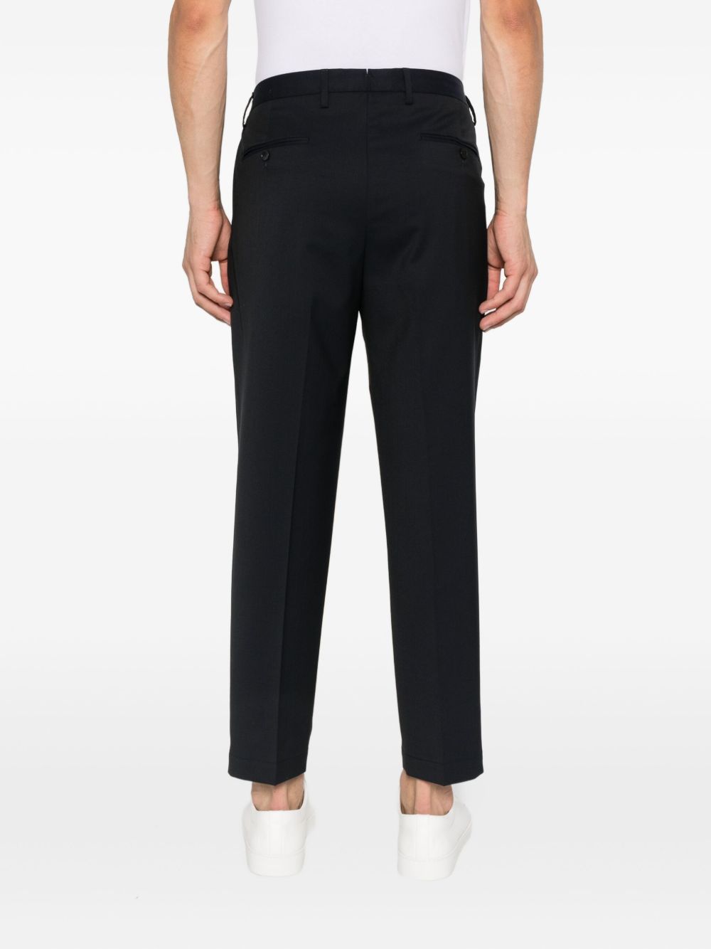 Pantaloni con pieghe frontali in blu 