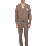 Pantaloni con pieghe frontali in grigio 