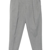 Pantaloni con pieghe frontali in grigio 